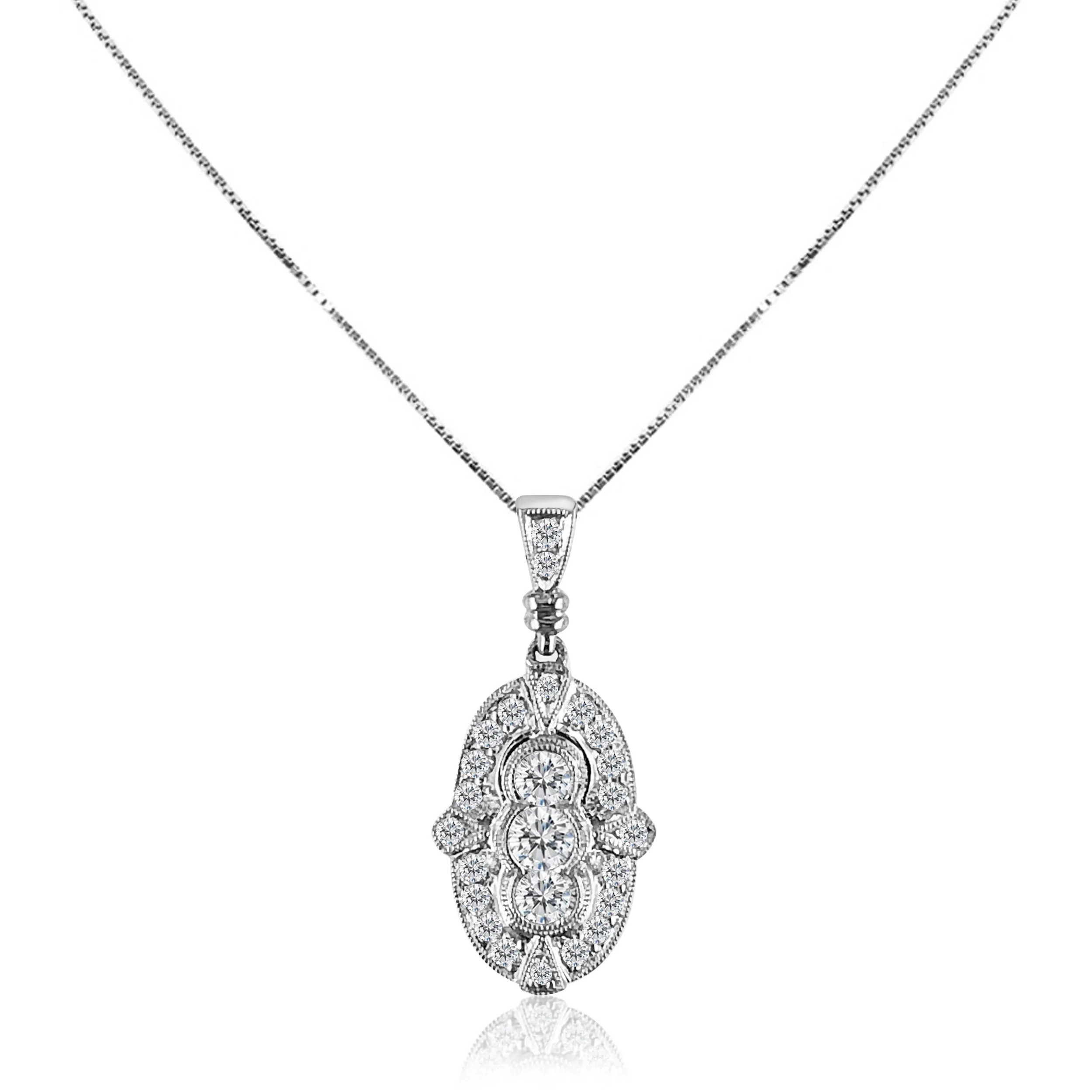 18K White gold pendant necklace with diamonds.