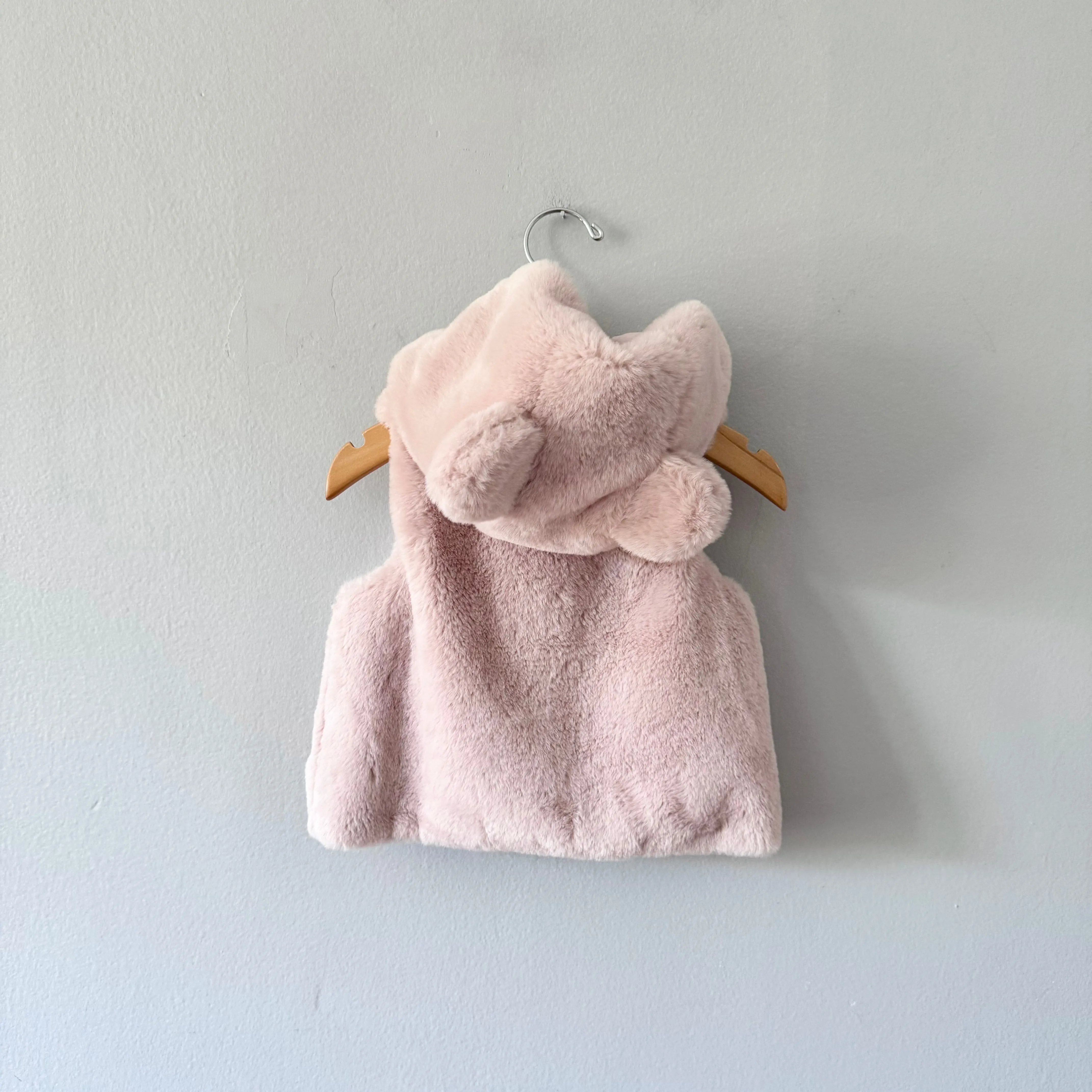 Adyson Parker / Pink faux fur vest / 2T