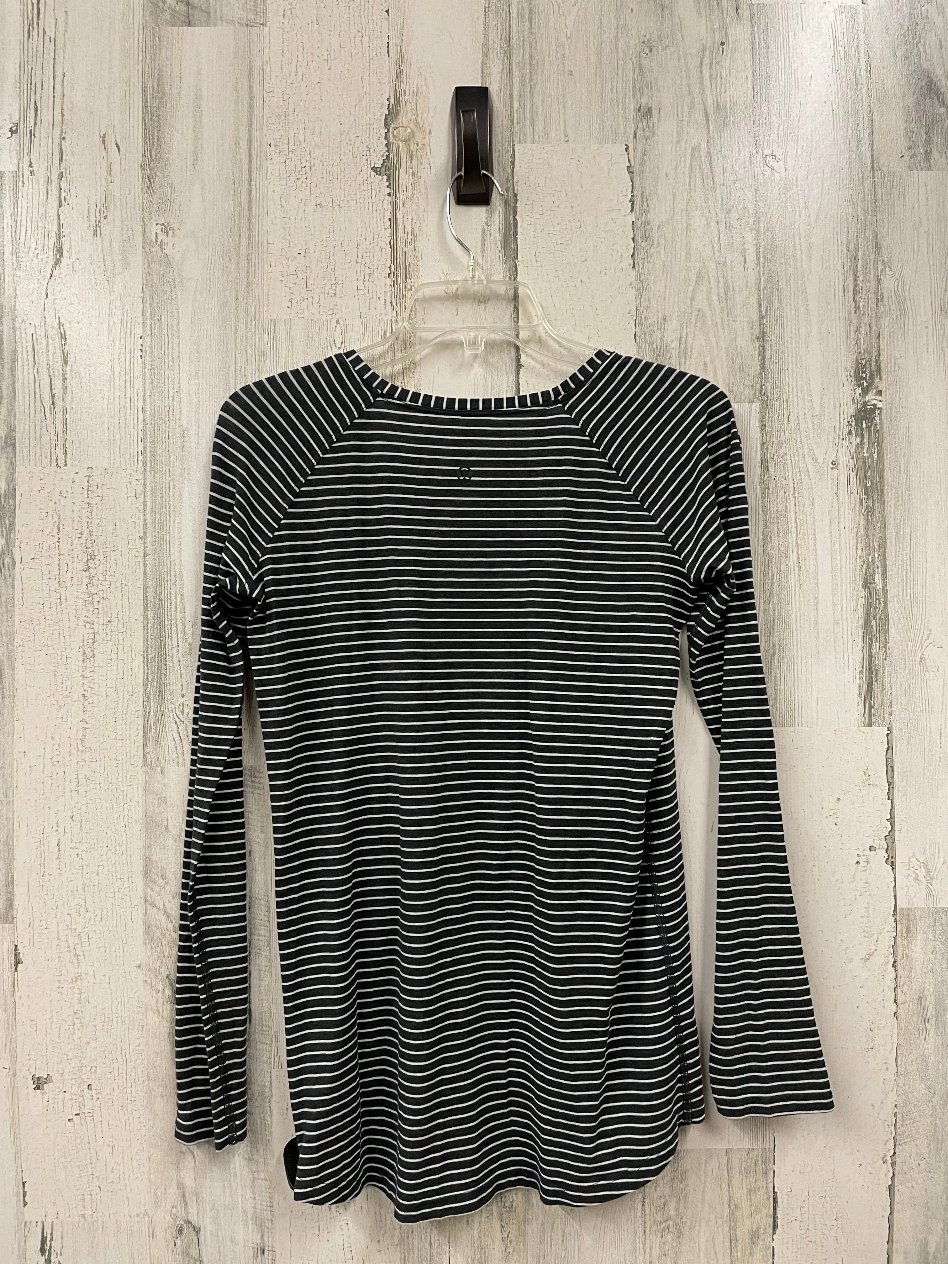 Athletic Top Long Sleeve Crewneck By Lululemon In Grey, Size: S