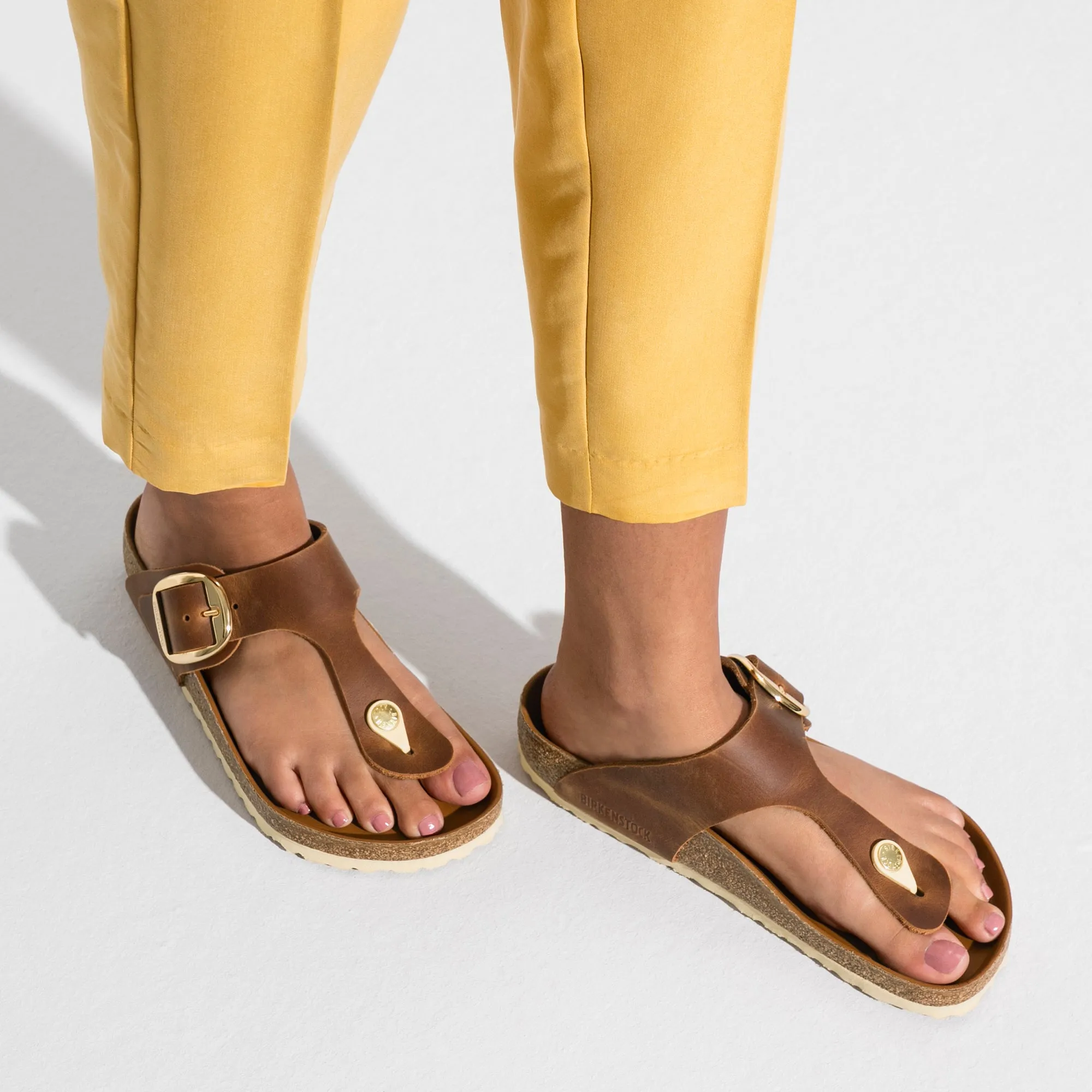 BIRKENSTOCK Gizeh Big Buckle Oiled Leather Cognac