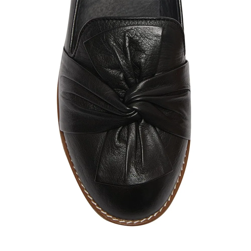 Dandy Flat in Black Leather
