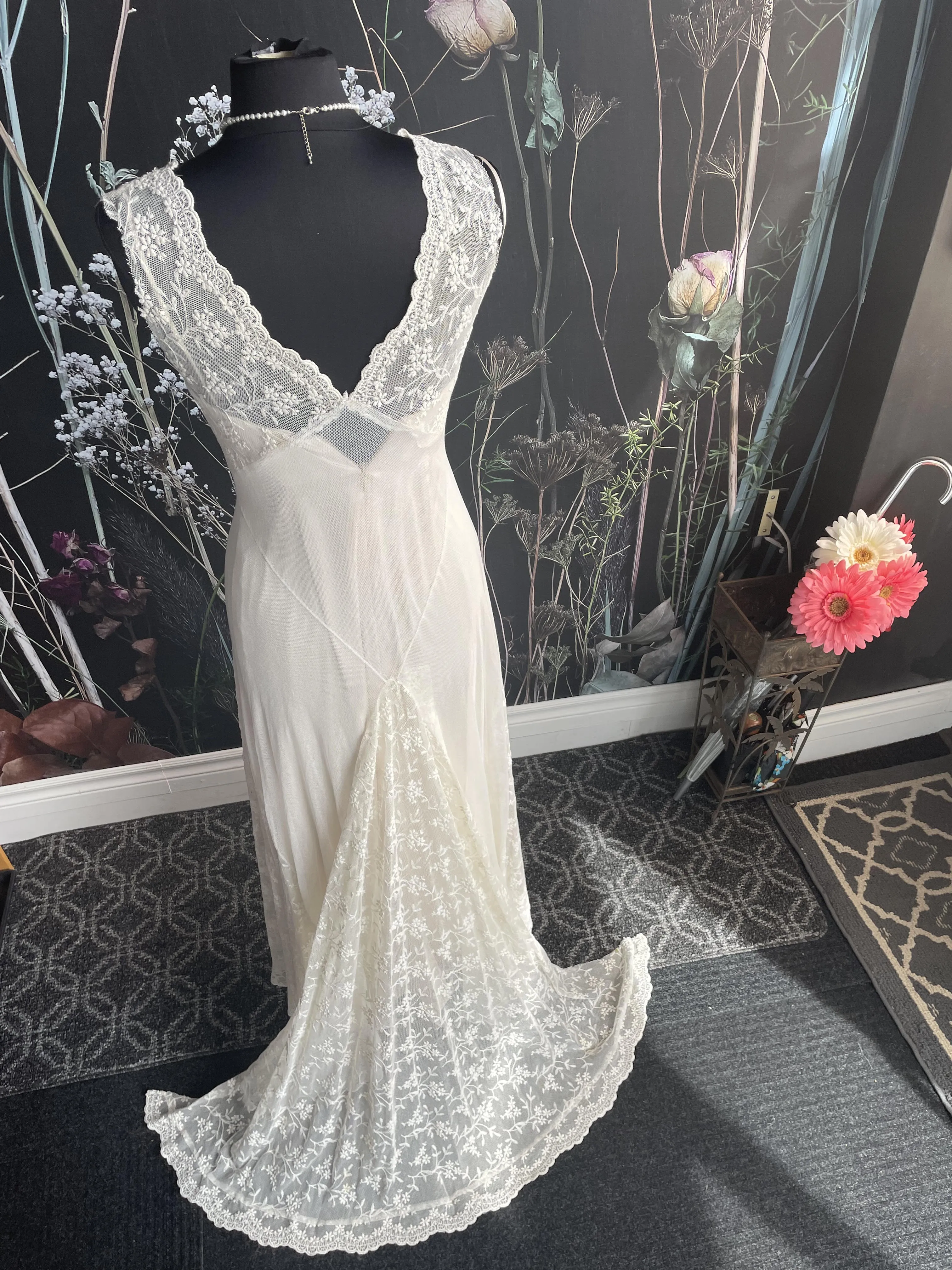 Dress 4798: Antique English Lace Waist 26