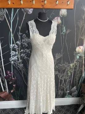 Dress 4798: Antique English Lace Waist 26