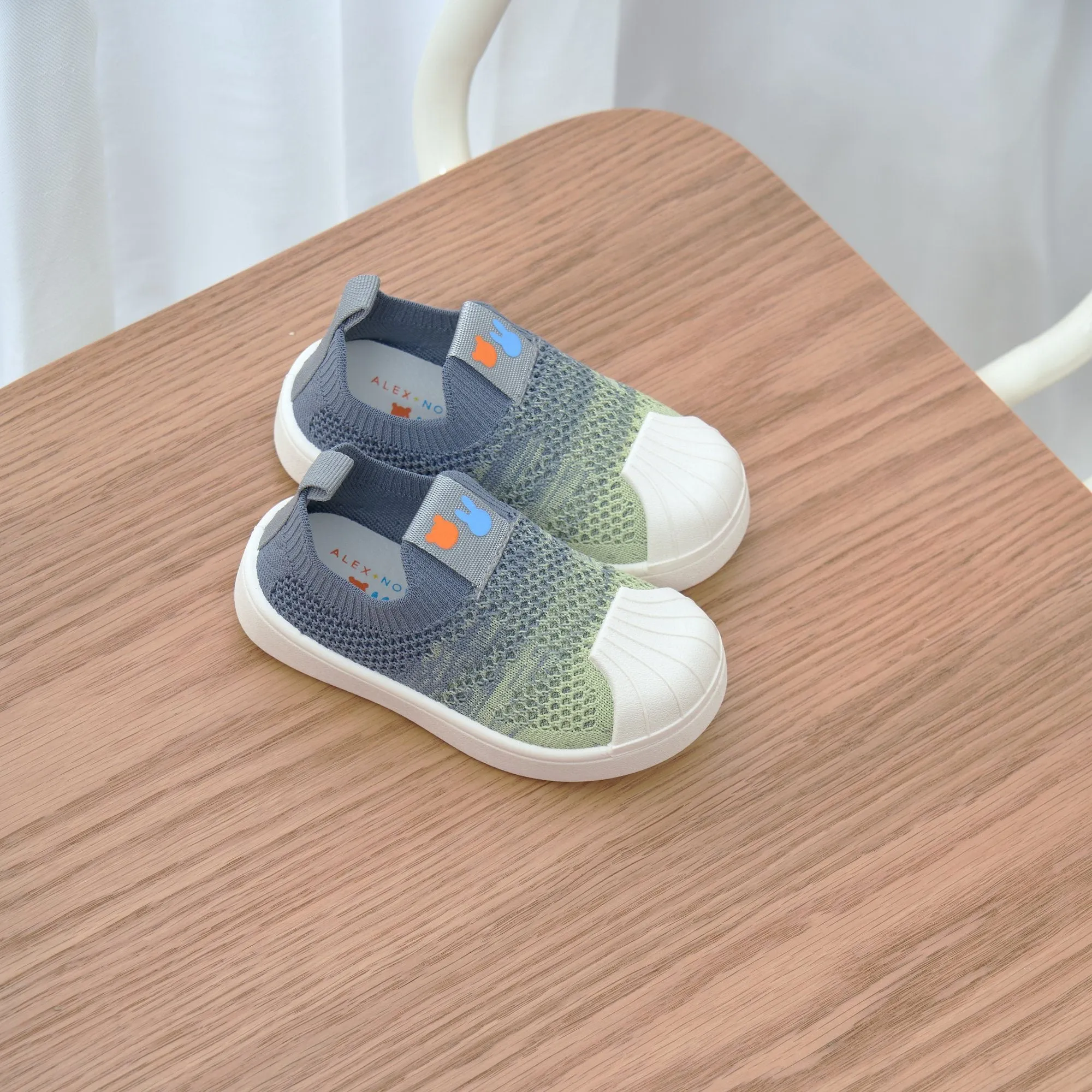 Gradient Color Kids Flyknit First Walker Shoes