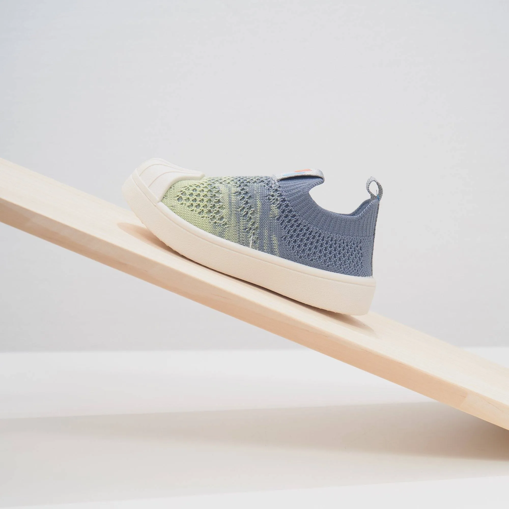 Gradient Color Kids Flyknit First Walker Shoes