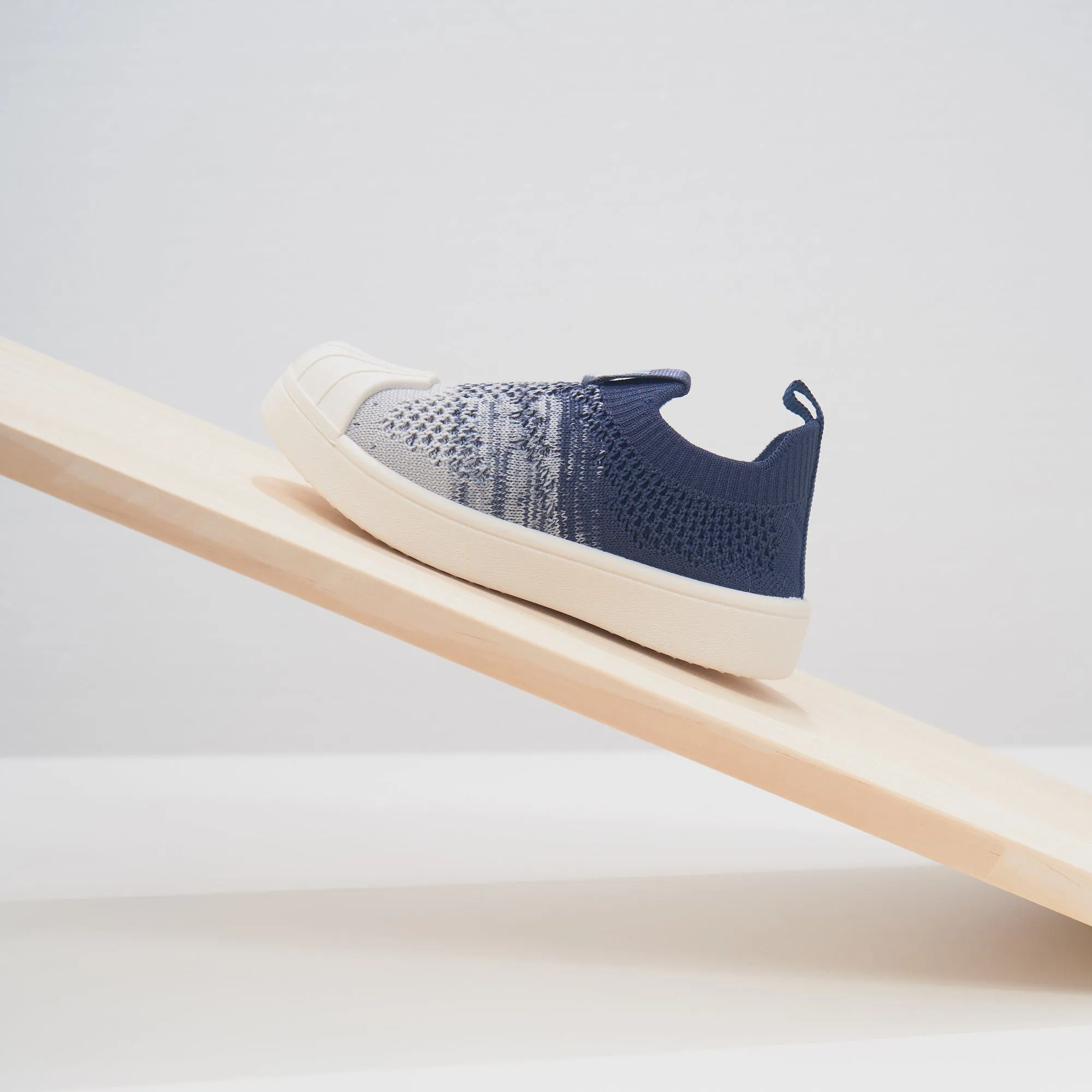 Gradient Color Kids Flyknit First Walker Shoes