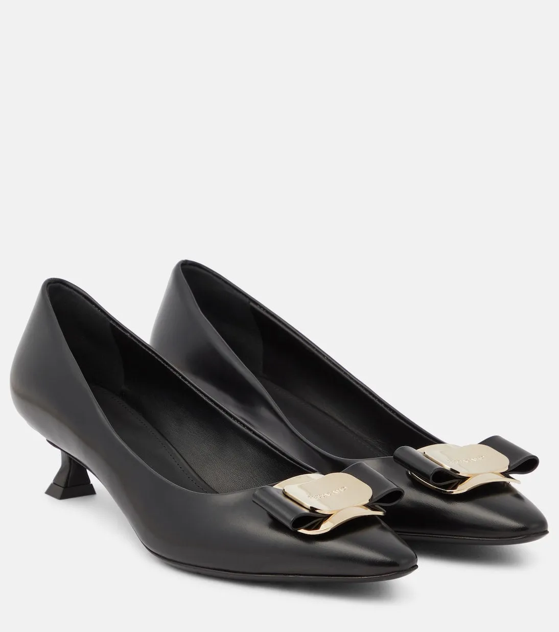 New leather shoes vara. Ferragamo, black