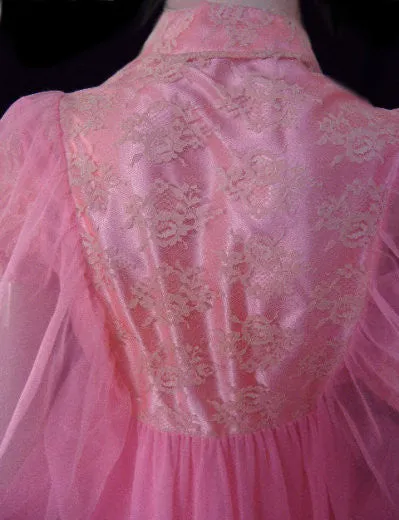 *VINTAGE JENELLE LACE & SATIN DOUBLE NYLON BRIDAL TROUSSEAU PEIGNOIR & NIGHTGOWN SET IN POODLE PINK