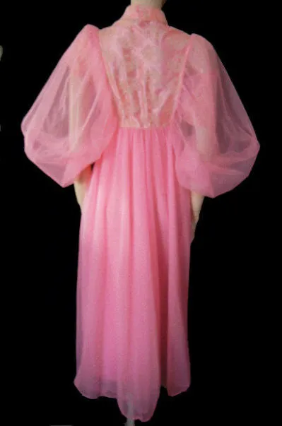 *VINTAGE JENELLE LACE & SATIN DOUBLE NYLON BRIDAL TROUSSEAU PEIGNOIR & NIGHTGOWN SET IN POODLE PINK