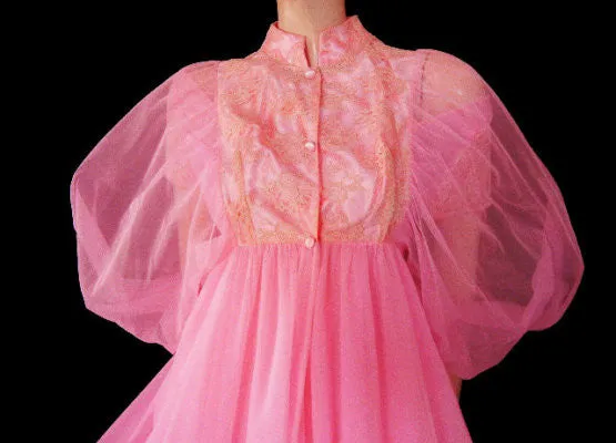 *VINTAGE JENELLE LACE & SATIN DOUBLE NYLON BRIDAL TROUSSEAU PEIGNOIR & NIGHTGOWN SET IN POODLE PINK