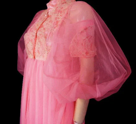 *VINTAGE JENELLE LACE & SATIN DOUBLE NYLON BRIDAL TROUSSEAU PEIGNOIR & NIGHTGOWN SET IN POODLE PINK