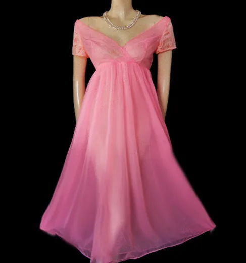 *VINTAGE JENELLE LACE & SATIN DOUBLE NYLON BRIDAL TROUSSEAU PEIGNOIR & NIGHTGOWN SET IN POODLE PINK