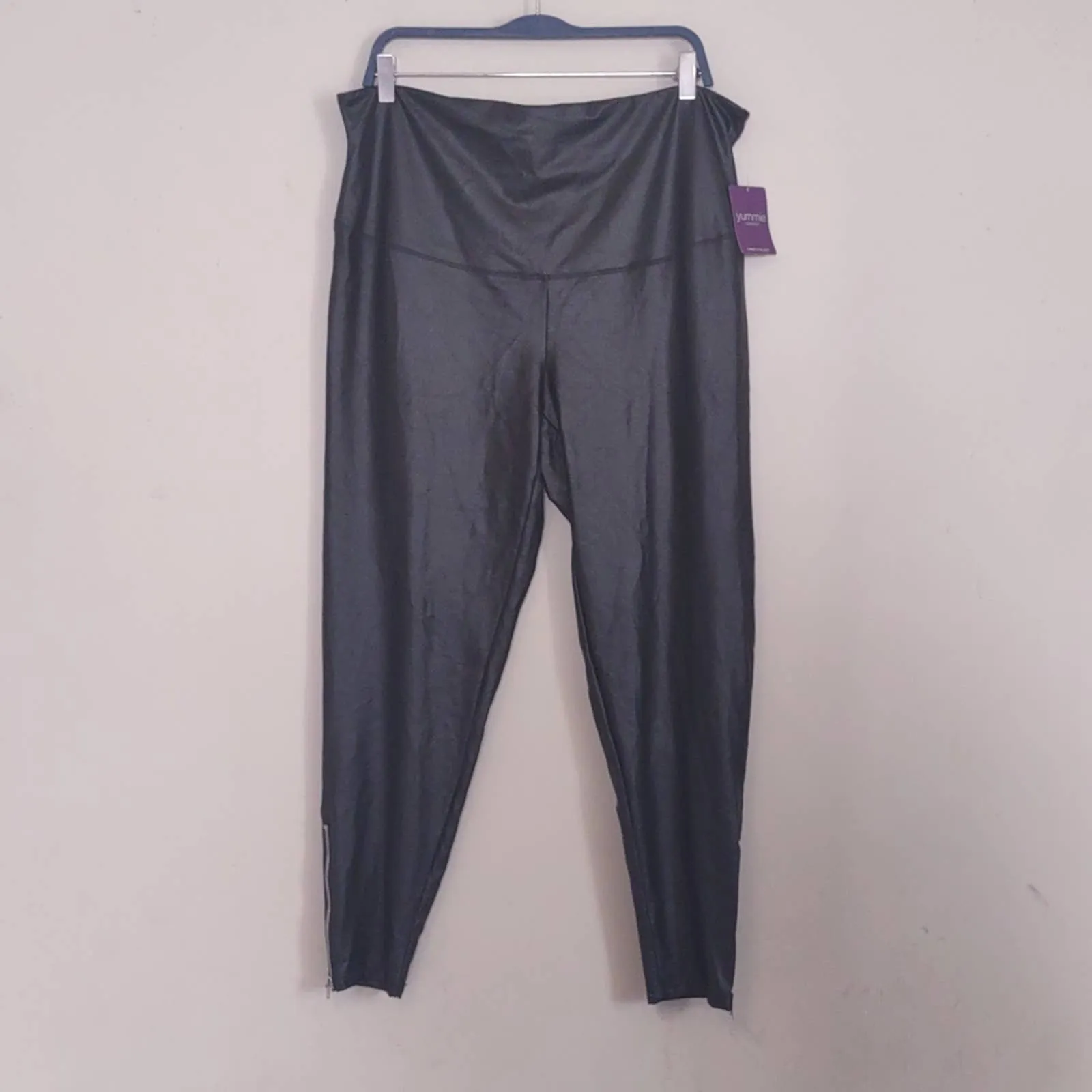 Yummie Faux Leather Leggings with Ankle Zipper Black